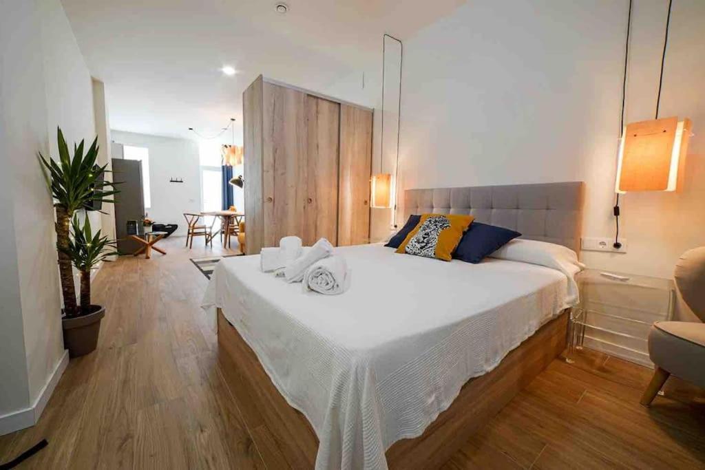 Studio Chic Avec Terrasse, Lumineux Et Calme 1 فالنسيا المظهر الخارجي الصورة